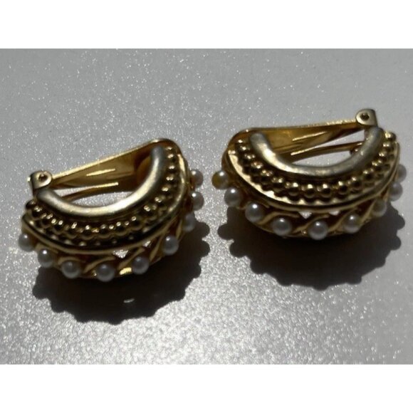 Vintage Quality Faux Pearl Gold tone Half Hoop Vintage Pierced Earrings - Picture 8 of 11